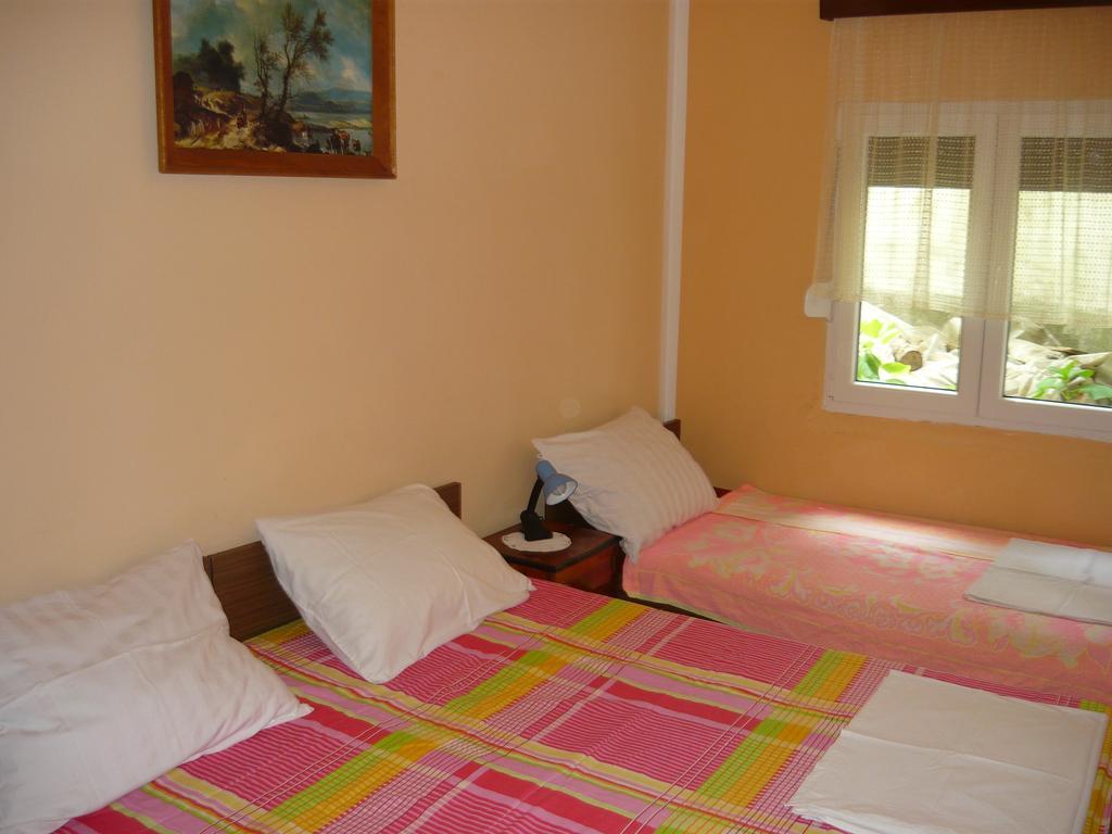 Rooms Banicevic Рисан Стая снимка