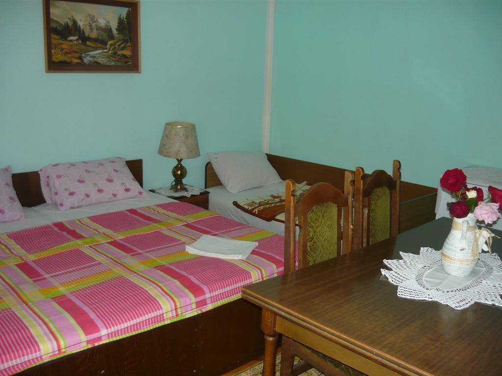 Rooms Banicevic Рисан Стая снимка