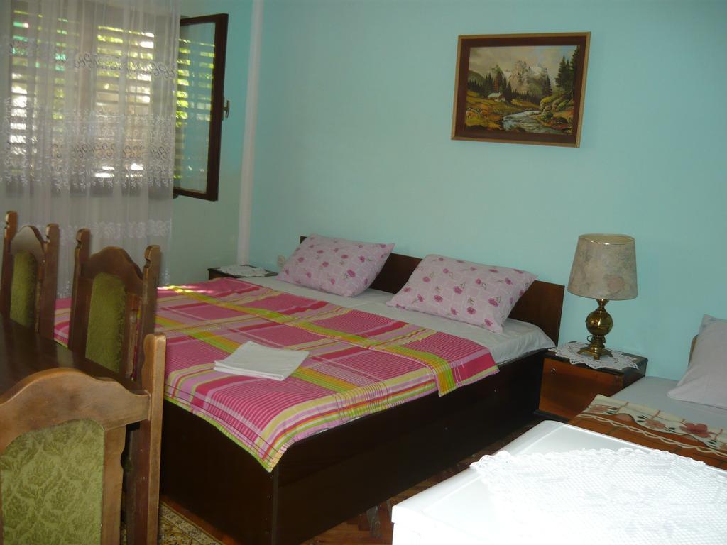 Rooms Banicevic Рисан Стая снимка